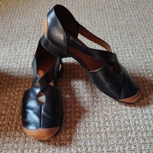 ANTONIO MELANI Black and Tan Flats